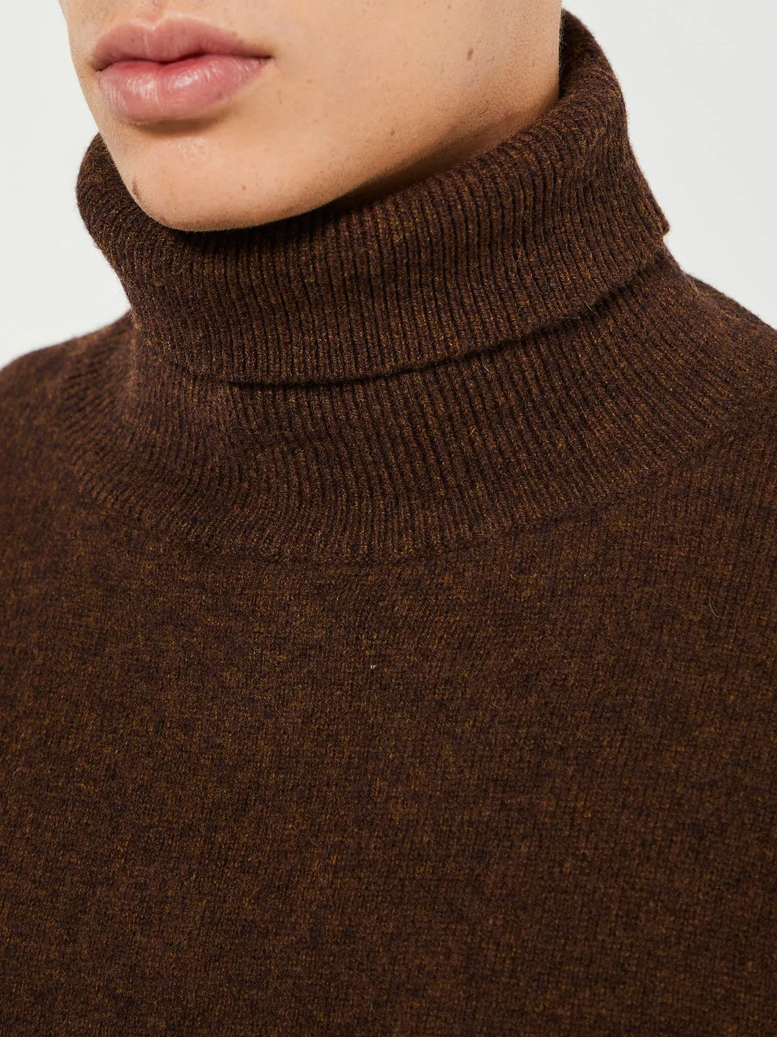 9G Turtleneck in Brown