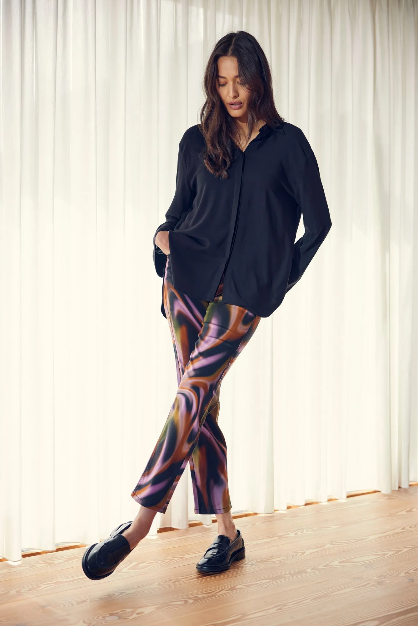 Kelly Regular - Short Length - Black Liquid Print